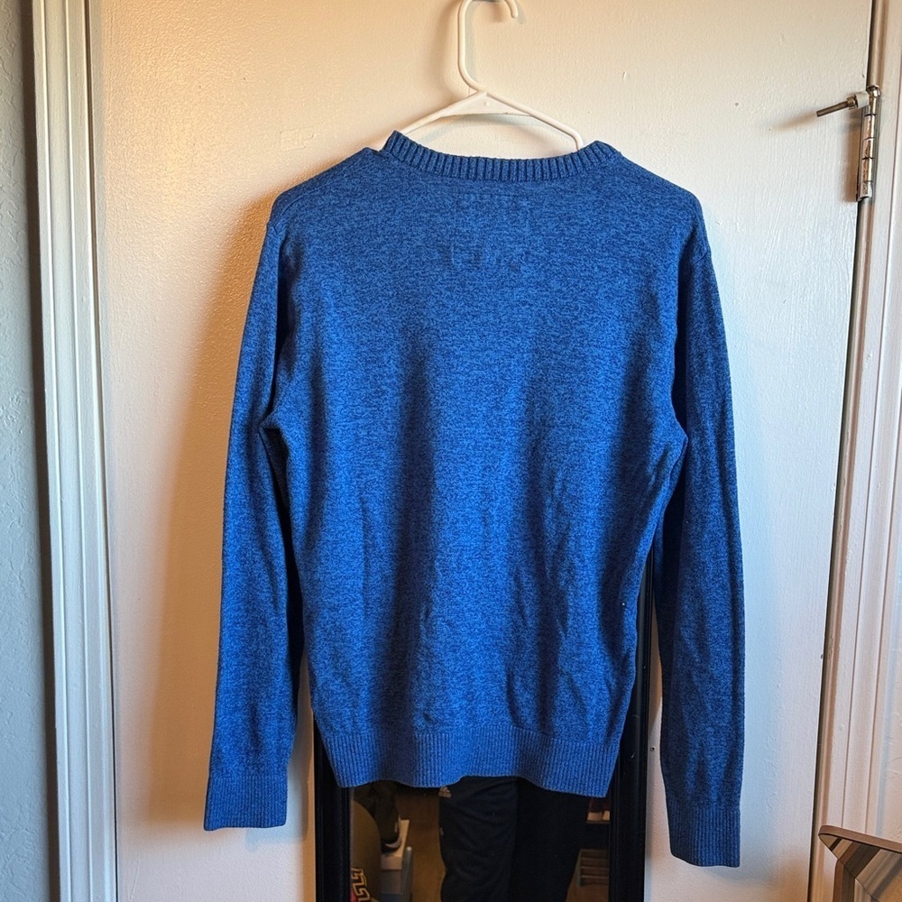 Hollister Men's V-Neck Sweater in Deep Blue - Picture 4 of 6